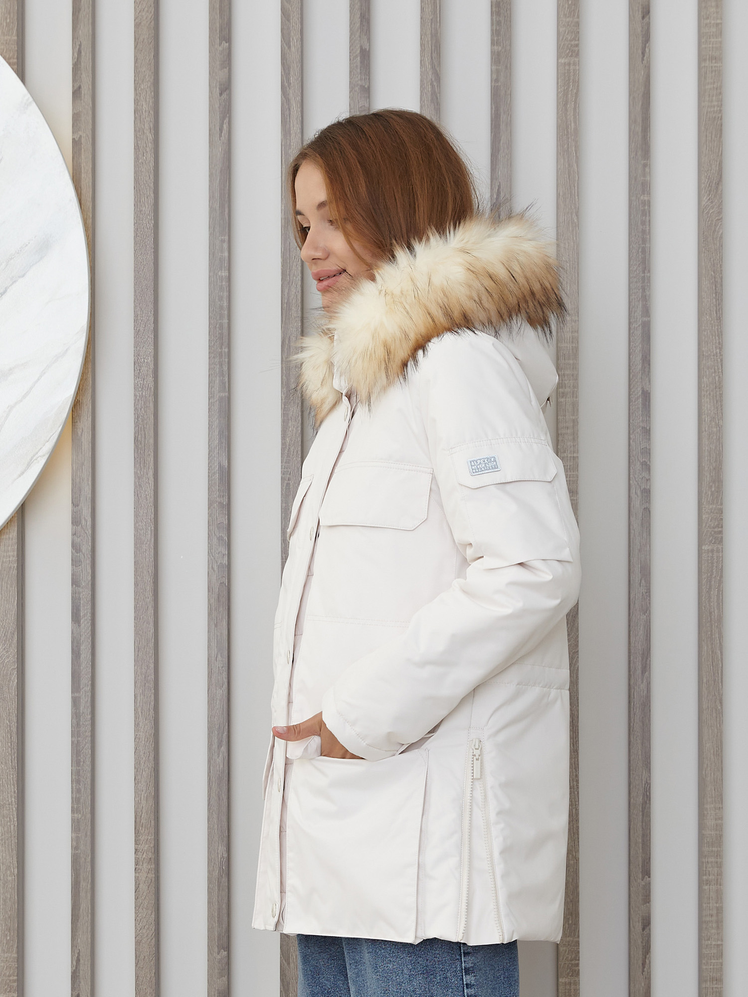 Куртка зимняя женская с опушкой из искусственного меха TRF12-256